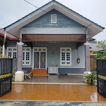 Rumah Tamu Firdaus Villa Marang Exterior photo