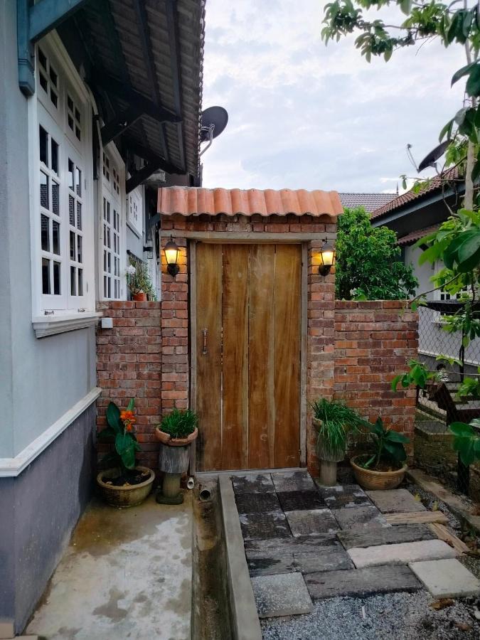 Rumah Tamu Firdaus Villa Marang Exterior photo